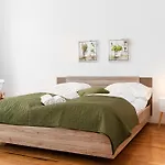 Stylish Multi Apt Perfect For Group Stays