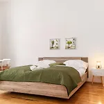 Stylish Multi Apt Perfect For Group Stays