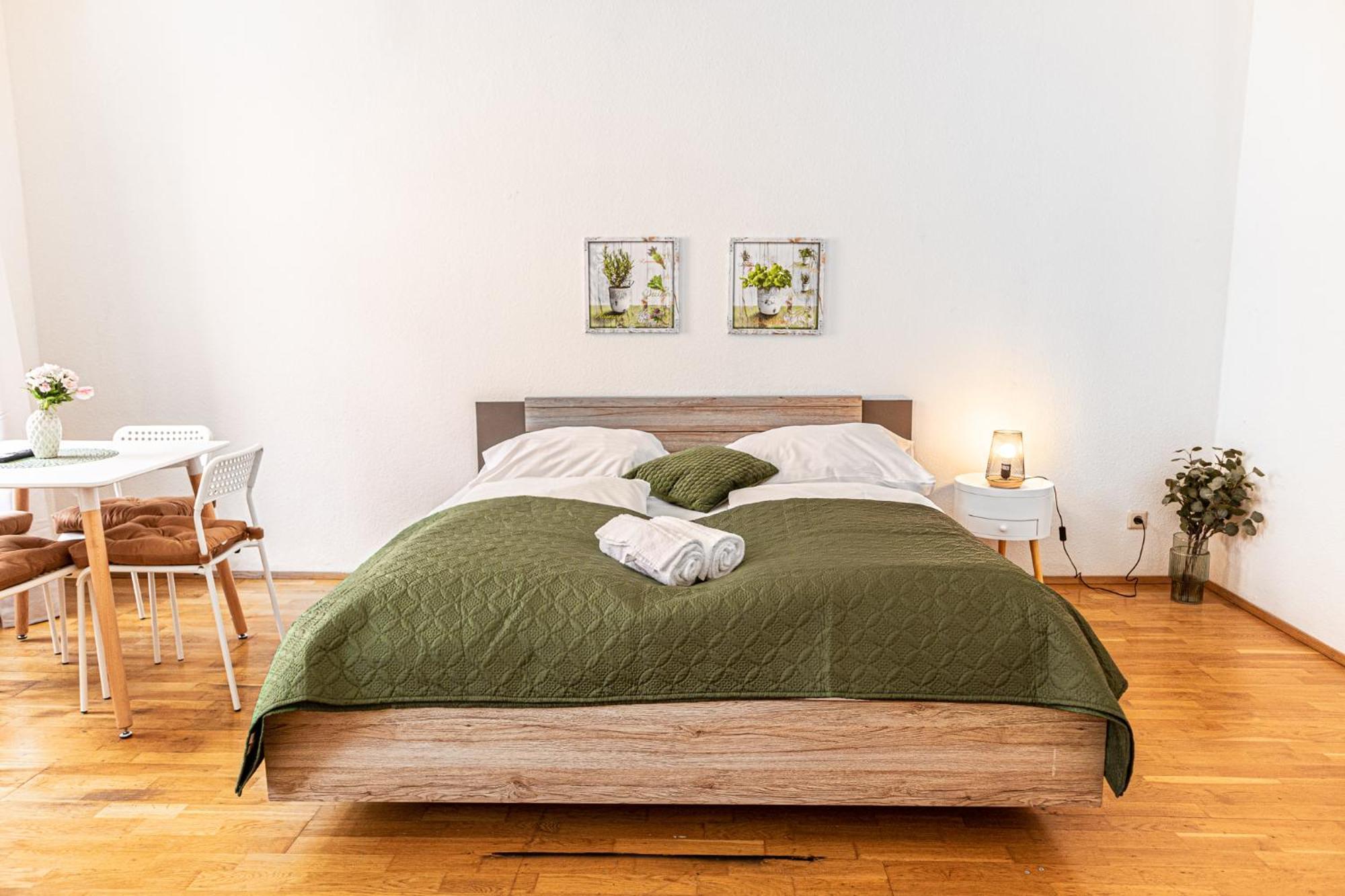 Apartment Stylish Multi Perfect For Group *